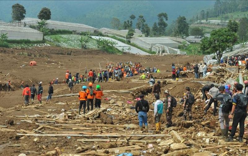İndoneziyada torpaq sürüşməsi - Ölənlərin sayı 49-a çatdı 