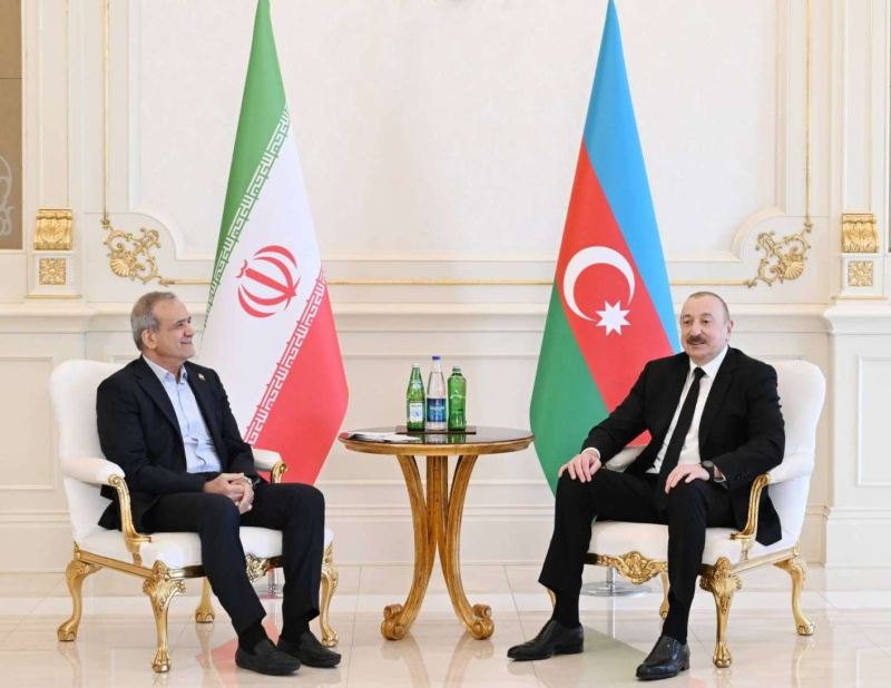 İlham Əliyev Pezeşkiana zəng etdi 