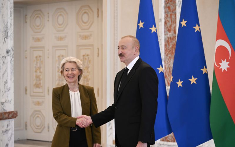 İlham Əliyev və Lyayen mətbuata bəyanatlarla çıxış edirlər 
