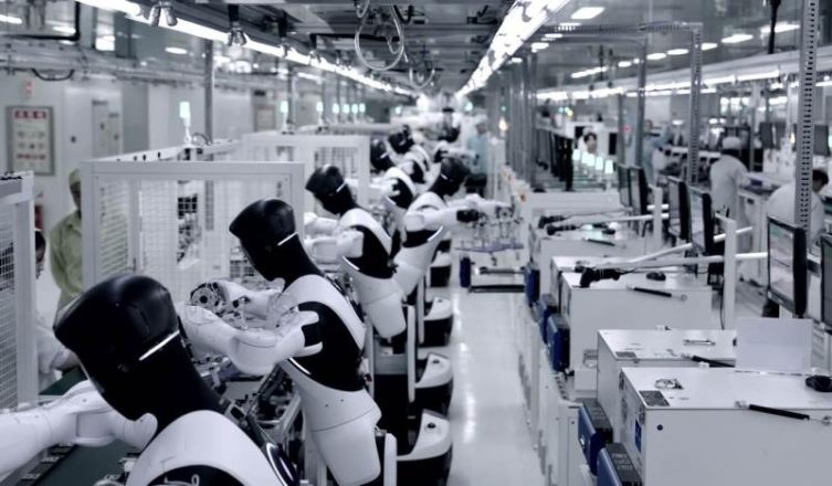 Sənayedə yeni dövr başlayır: Çin insanabənzər robotları istehsalata gətirir