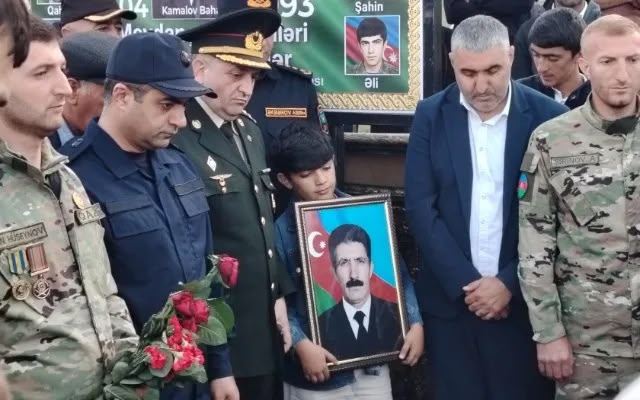 Daha bir itkin düşmüş şəhidimiz Kəlbəcərdə dəfn olundu - FOTOLAR 