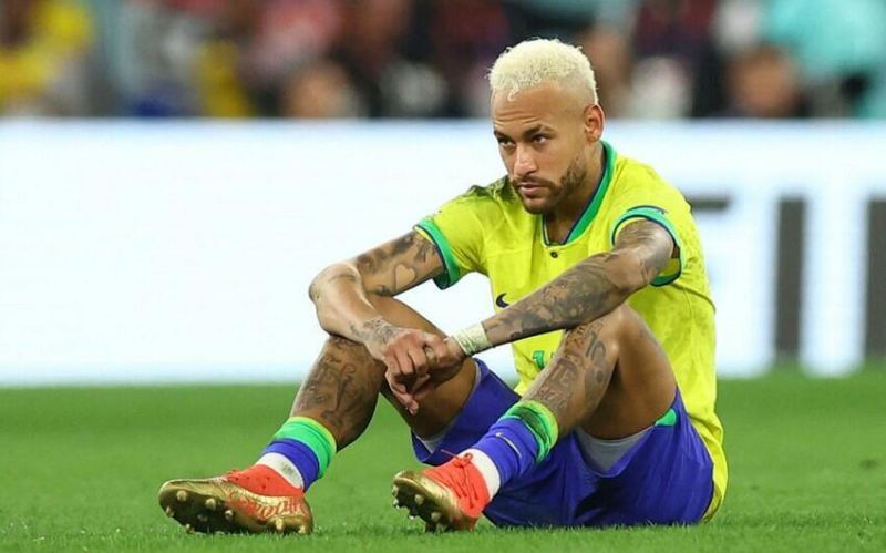 Neymar futboldan gedir 