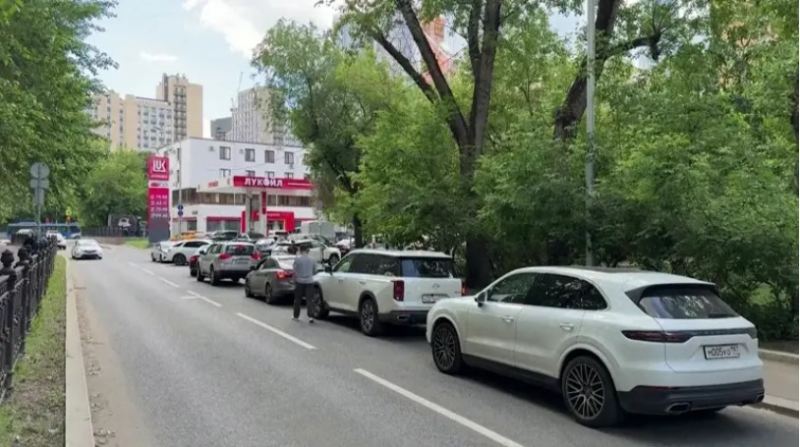 Rusiyada yanacaq böhranı - Sankt-Peterburqda  növbələr yarandı