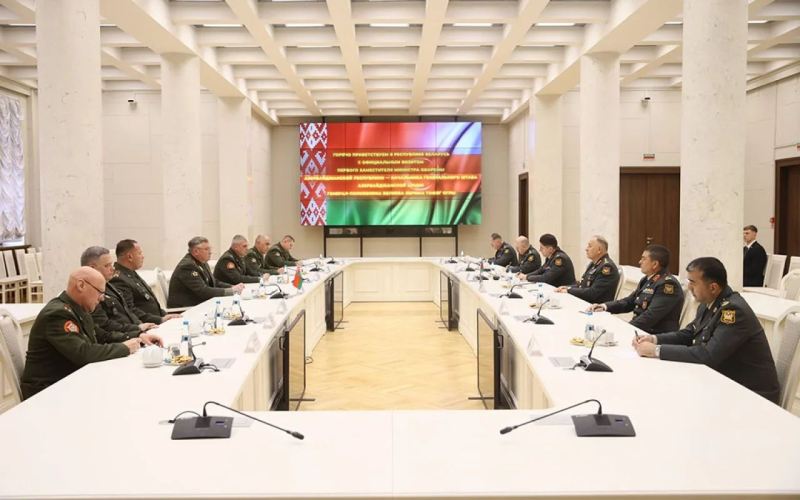 Kərəm Vəliyev belaruslu həmkarı ilə hərbi əməkdaşlığı müzakirə etdi 