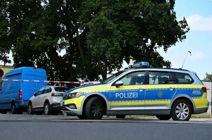 DPA: Drezdendə silahlı şəxs polislərə atəş açıb 