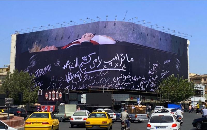 Trampı “tabuta qoydular” - Foto 