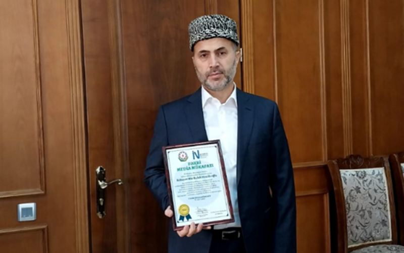 “Bibi Heybət”in imamının diplomu tanınmadı 
