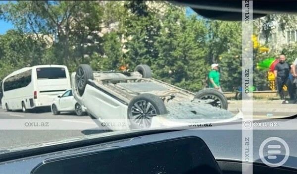 15 yaşlı oğlan anasının maşınını qaçıraraq qəza törətdi 