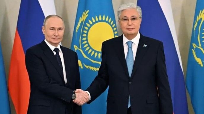 Tokayev Putinin üzünə dedi: \"Müharibə dondurulmalıdır\"
