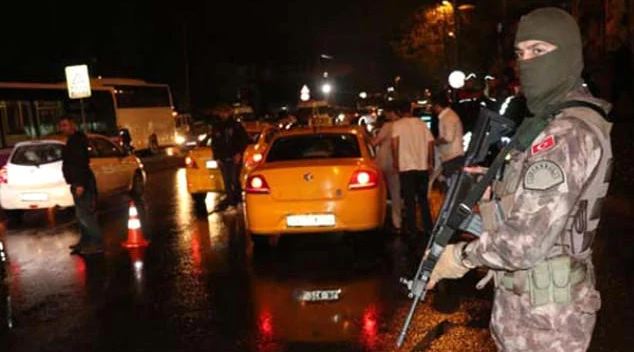AKP üzvü, oğlu və qardaşı oğlu qəbiristanlıqda öldürüldü 