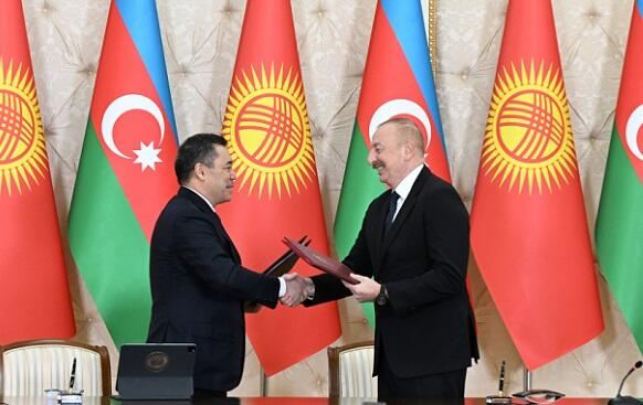 İlham Əliyevin Japarovla təkbətək görüşü keçirildi 