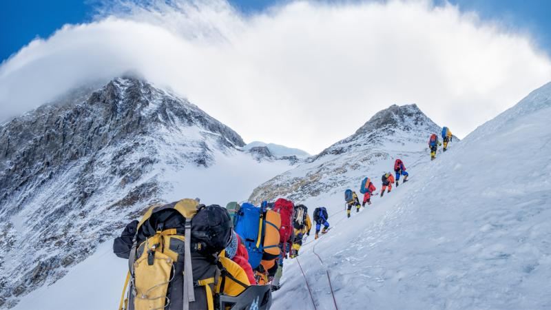 Pakistanda qar uçqunu: 10 alpinist itkin düşdü 