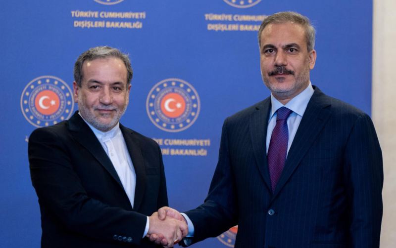 Hakan Fidan Əraqçi ilə danışdı 