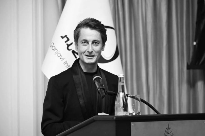 Rövşən Muradov qəfil vəfat etdi 