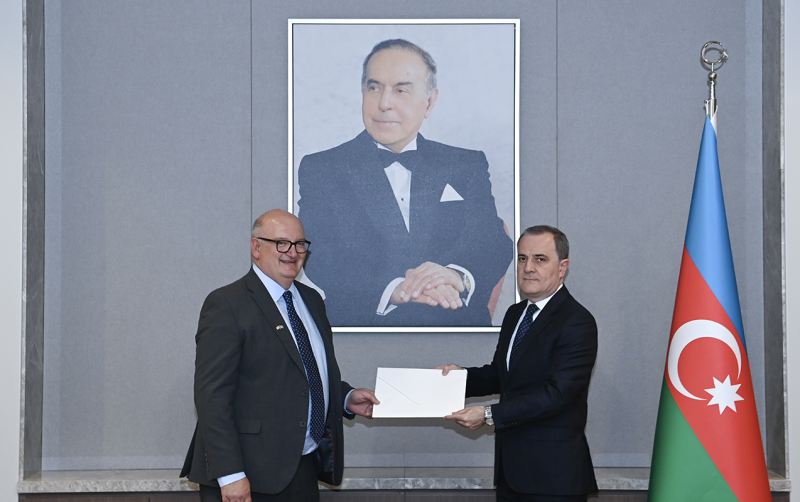 Norman etimadnaməsinin surətini Bayramova təqdim etdi 