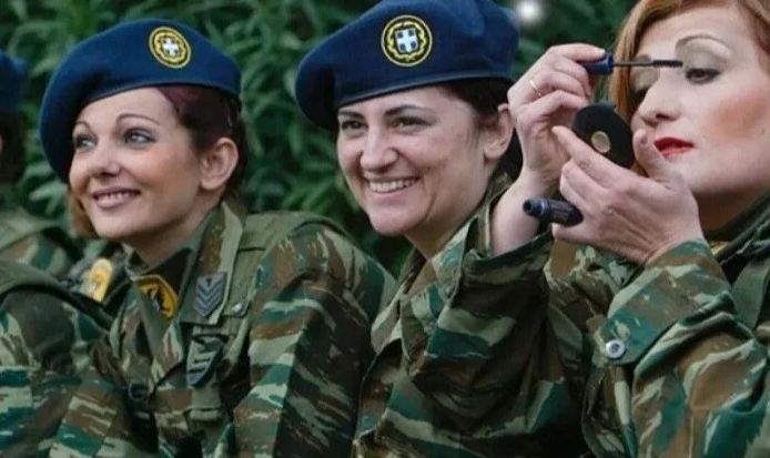 Bu ölkədə də qadınlar orduda xidmət edəcək 