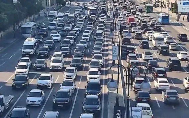Bu yollarda tıxac var - SİYAHI 