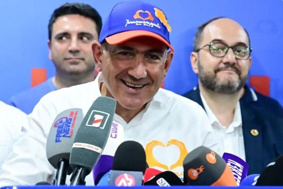 \"İmkanım olsaydı, Paşinyanı təbrik edərdim\" - Partiya sədrindən hadisə kimi açıqlama