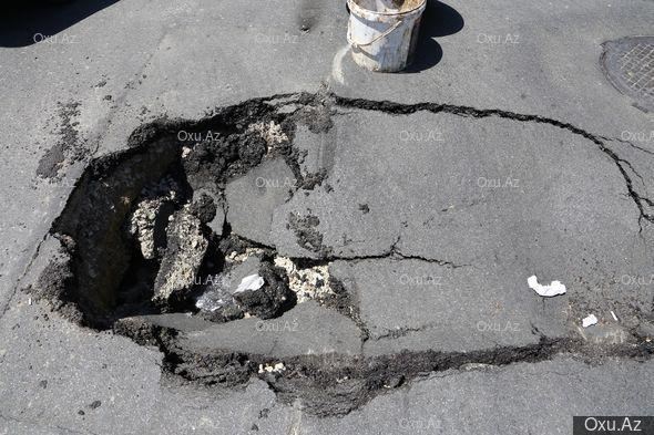Qubada yolun asfalt örtüyü çökdü - Foto 