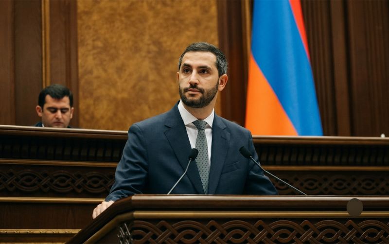Paşinyan parlamentin yeni sədr namizədini açıqladı 