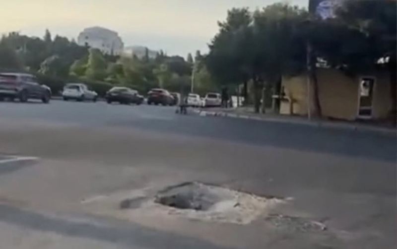 Binəqədidə yol çökdü, sürücülər çətin vəziyyətə düşdü 