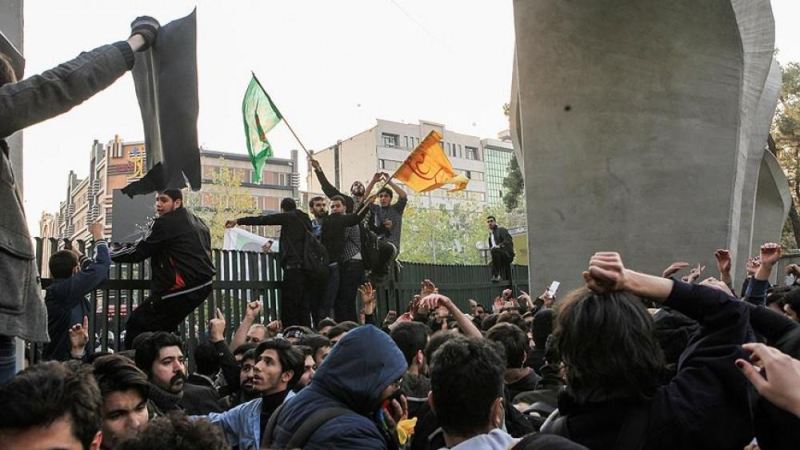 Təbrizli tibb işçiləri etiraz aksiyası keçirdilər 