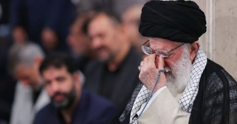 Xameneinin olduğu yerin koordinatlarını kim verib? 
