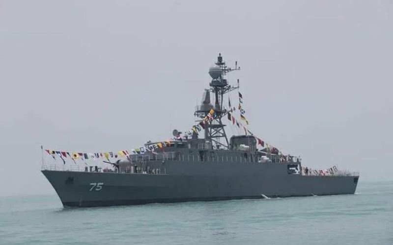 İran gəmisi sualtı qayıq hücumuna məruz qaldı - 80 nəfər həlak oldu 