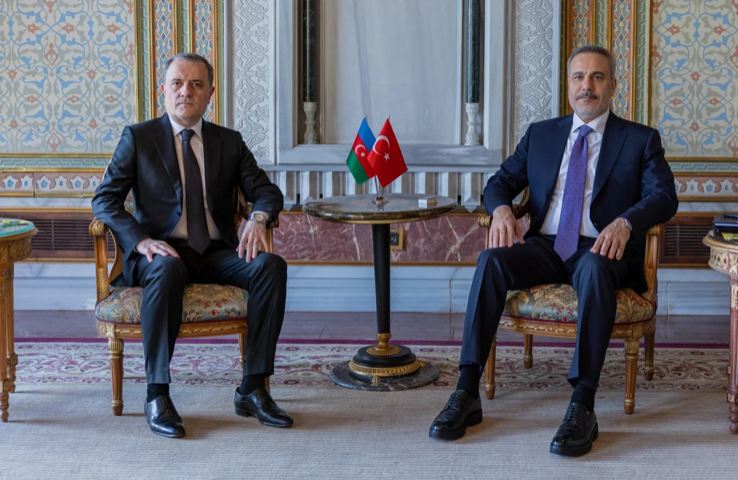 Azərbaycan və Türkiyə XİN başçıları İstanbulda görüşüb 