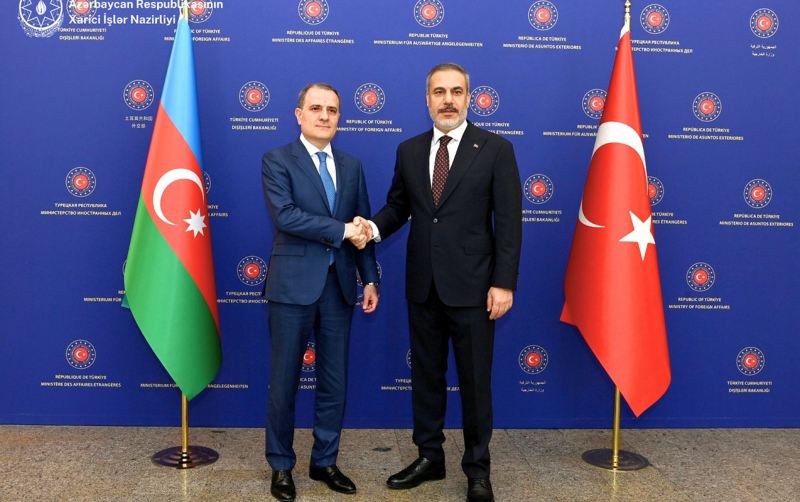 Ceyhun Bayramov türkiyəli həmkarı ilə danışdı 
