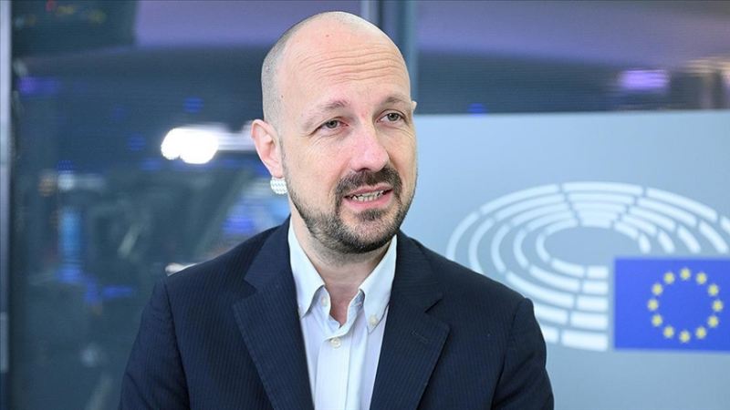 \"ABŞ bombaları heç vaxt demokratiya gətirməyib\" - Avropa Parlamentinin üzvü 