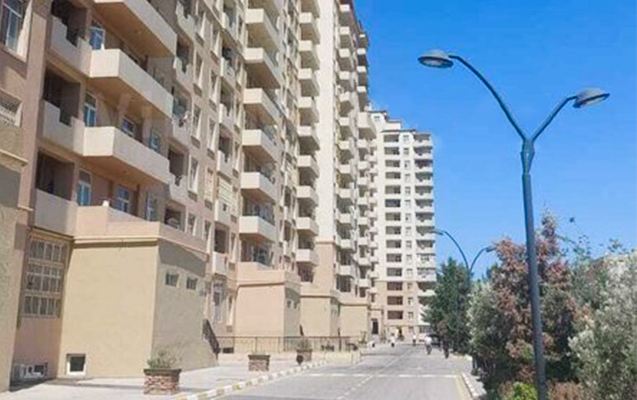 Masazırda binanın girişində meyit tapıldı 