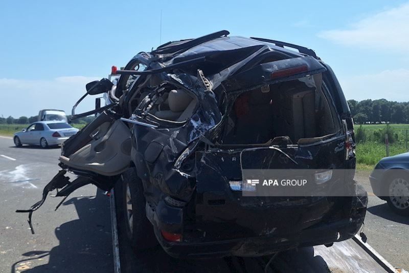 Zərdabda maşın kanala aşıb, 2 nəfər ölüb 