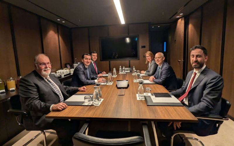 Prezidentin köməkçisi Ərdoğanın müşaviri ilə görüşdü 