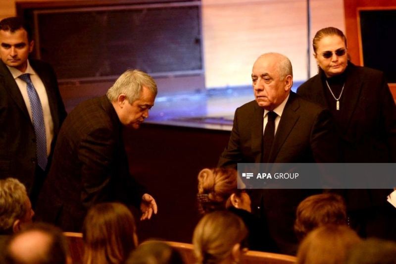 Baş nazir Əli Əsədov Xalq artisti Rasim Balayevlə vida mərasimində iştirak edir - FOTO 