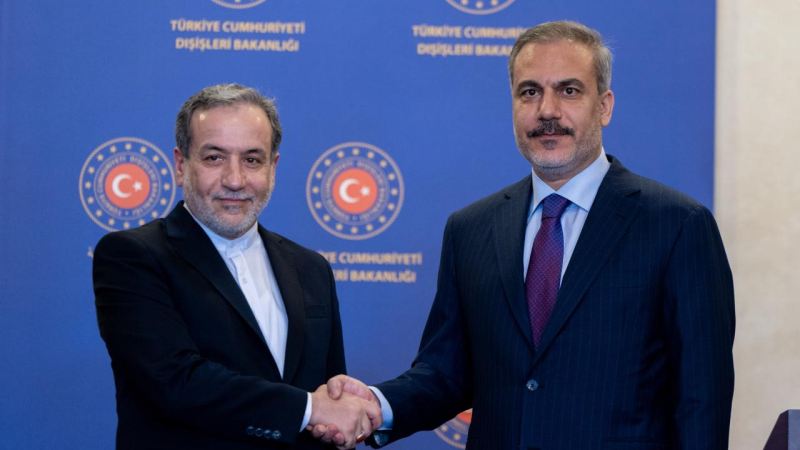 Hakan Fidan və Abbas Əraqçi müharibədəki son durumu müzakirə etdi 