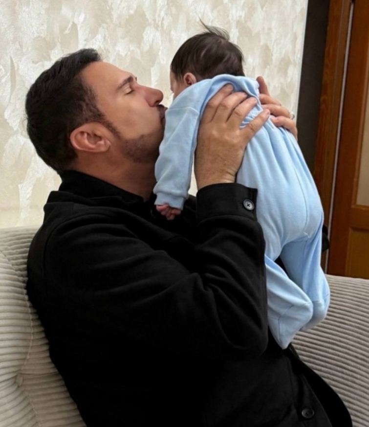 Nadir Qafarzadə nəvəsi ilə - Foto 