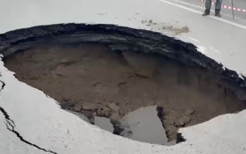 Sumqayıtda yol çökdü - Video 