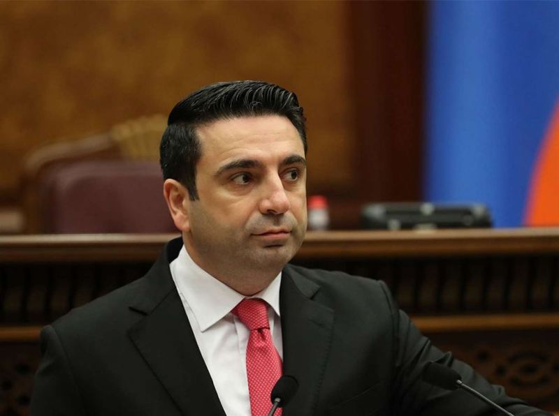 Simonyan Belarusa “əyalət” dedi - Minksdən cavab 