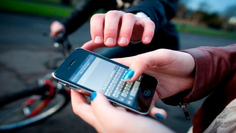 Taksi sürücüsünün mobil telefonunu oğurlayan şəxs saxlanıldı 