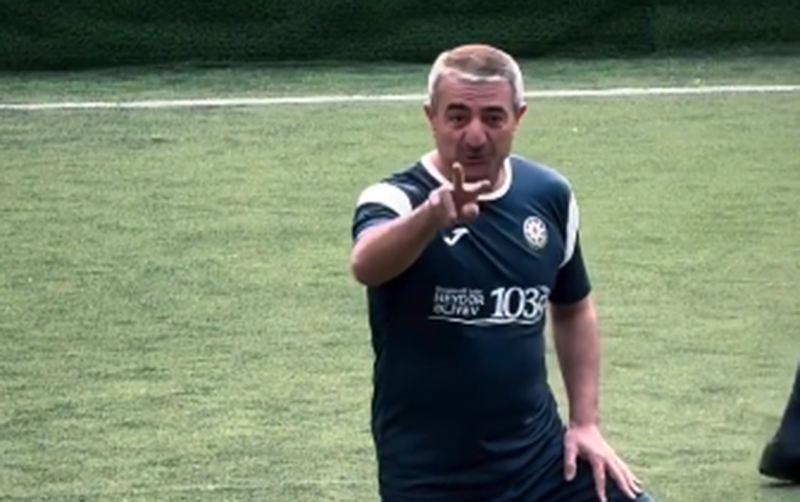 Nazirlərlə deputatlar arasında futbol matçı - VİDEO 