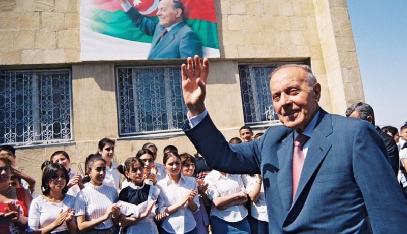 \"Ulu Öndər Heydər Əliyev tarixə həm də milli memarlıq məktəbinin hamisi kimi düşmüşdür\"- Samir Nuriyev