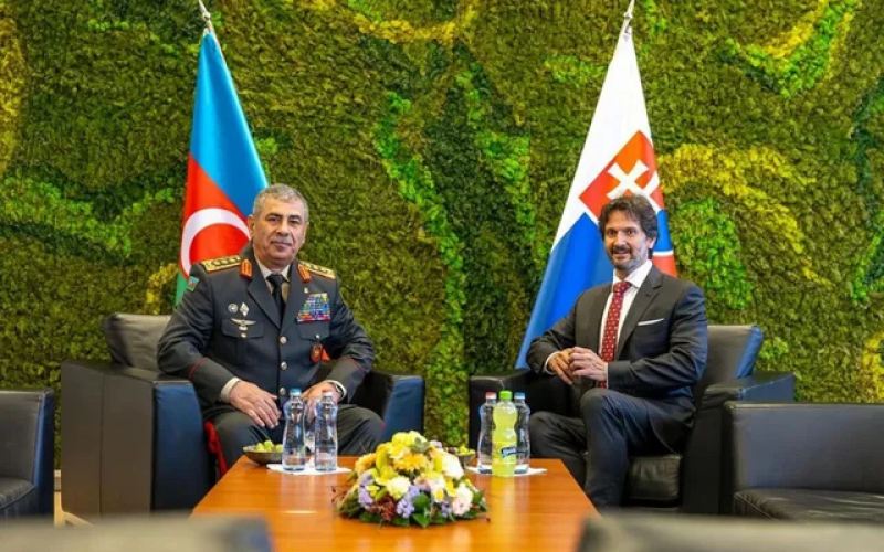 Azərbaycan-Slovakiya hərbi əməkdaşlığının vəziyyəti müzakirə edildi 
