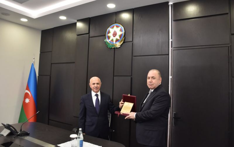 Tanınmış hakim təqaüdə göndərildi 