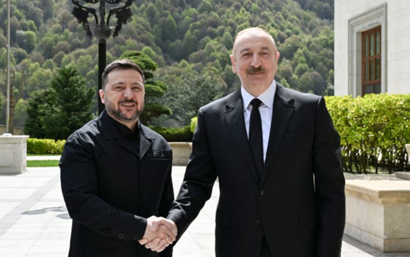 Zelenski Əliyevi təbrik etdi 