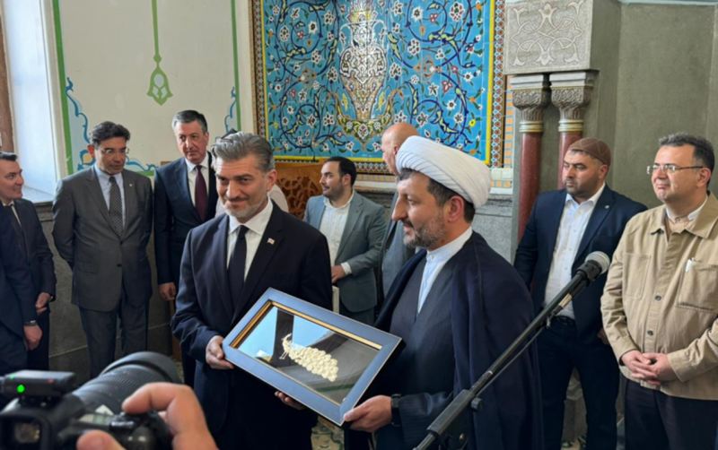 Gürcüstan Prezidenti Tbilisidəki Cümə məscidində - Fotolar 