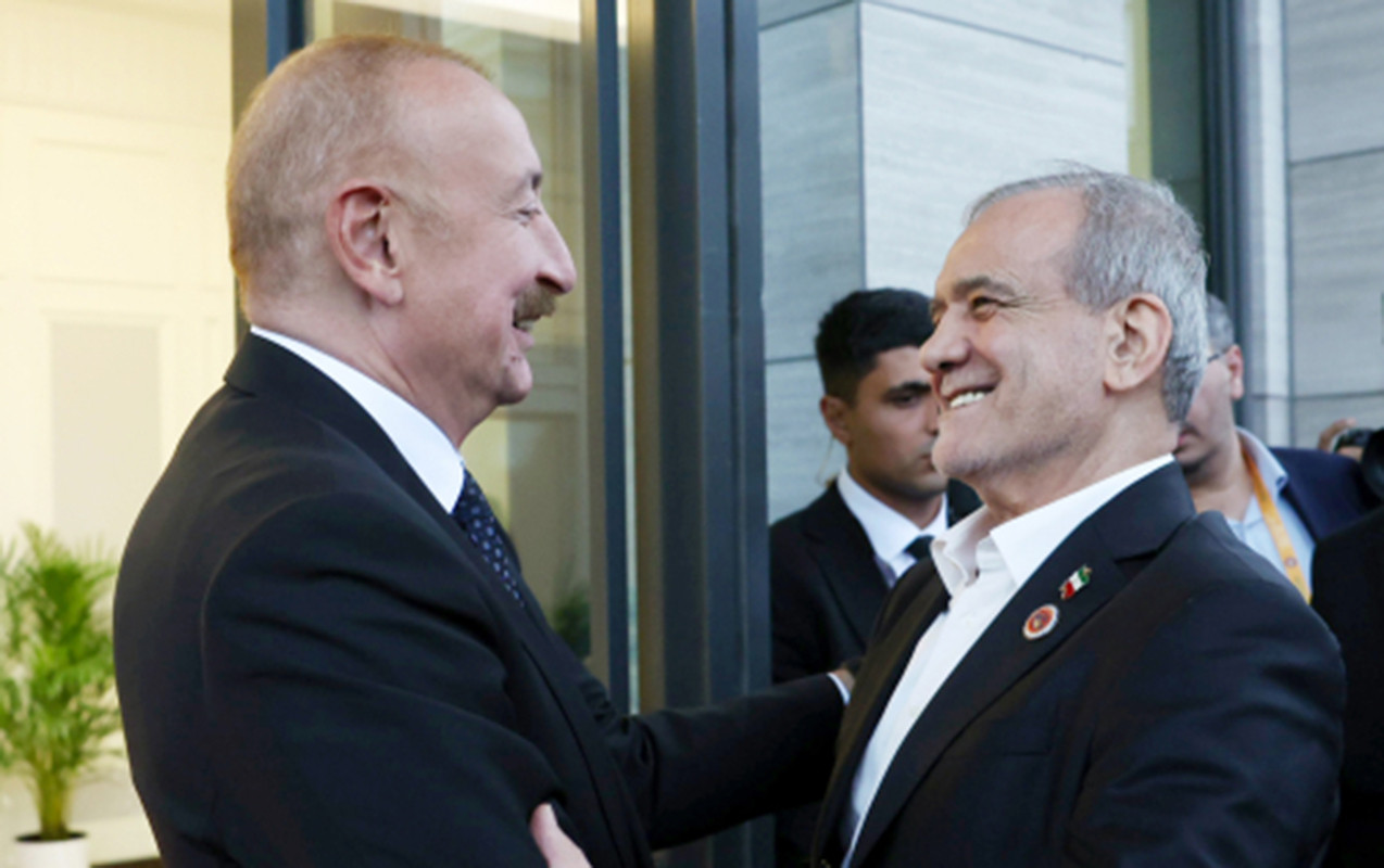 “Əla İstisu var, özümlə gətirmişəm” - Prezidentlə Pezeşkianın səmimi dialoqu
