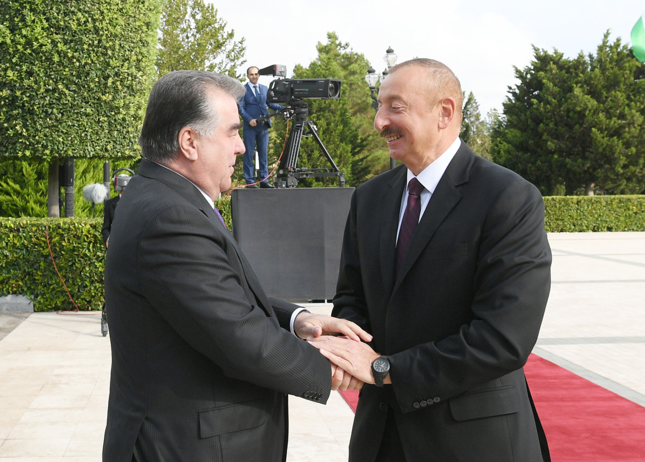 İlham Əliyev İmaməli Rəhmanı təbrik etdi