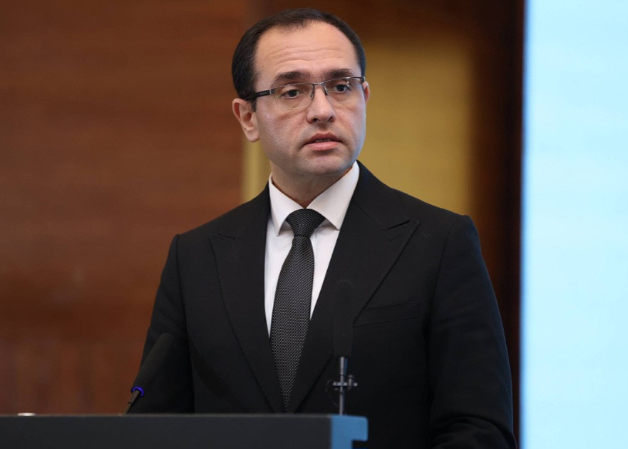 Nazir özünə yeni müşavir təyin etdi